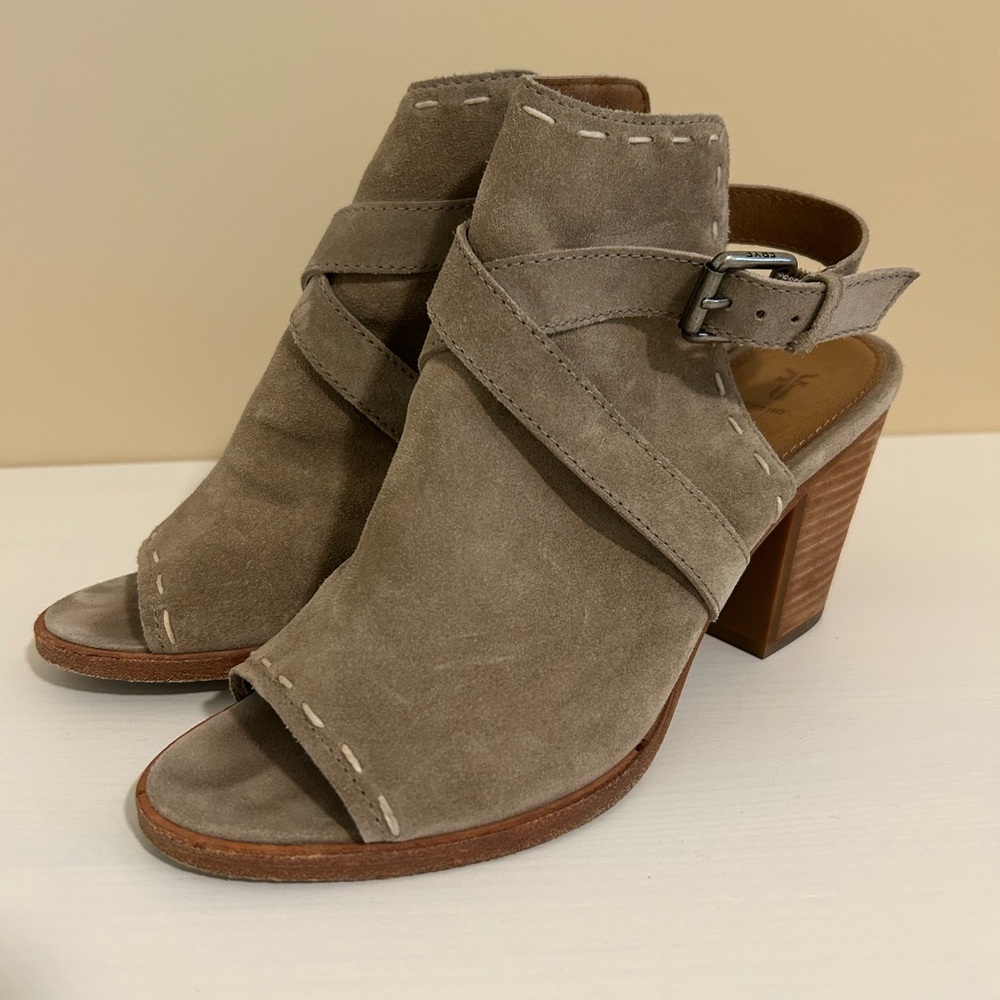Stylish Frye Tan Women's Heeled Sandals